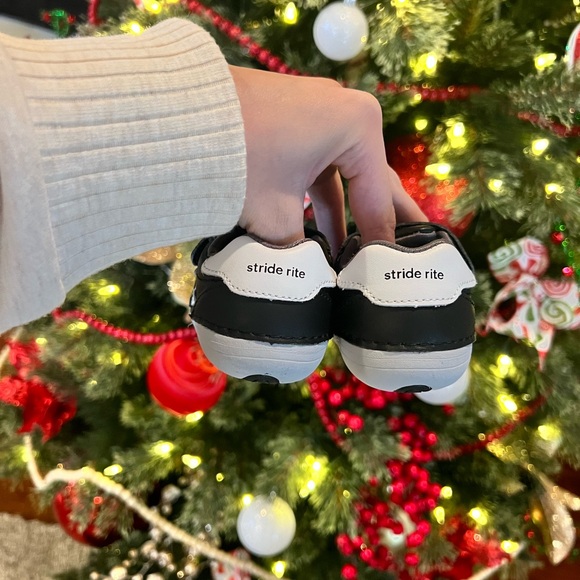 Stride Rite baby boy sneaker - Picture 3 of 3